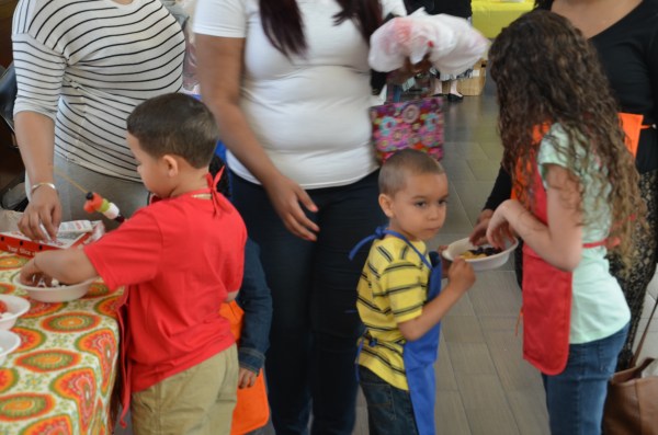 Kiddos lining up to make  healthy fruit kabobs!